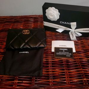 Chanel 19 small O case